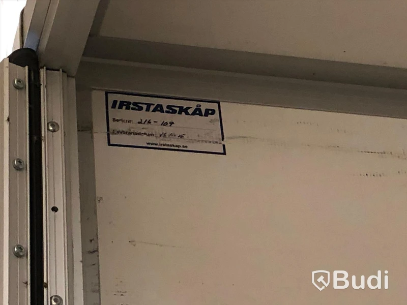 Skåpbil Nissan NV400 2.3 dCi Volymskåp (125hk) - 2016 m bakgavellift & öppningsbar vä sida